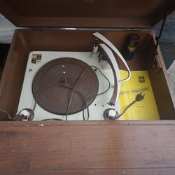 Magnovox Record Player