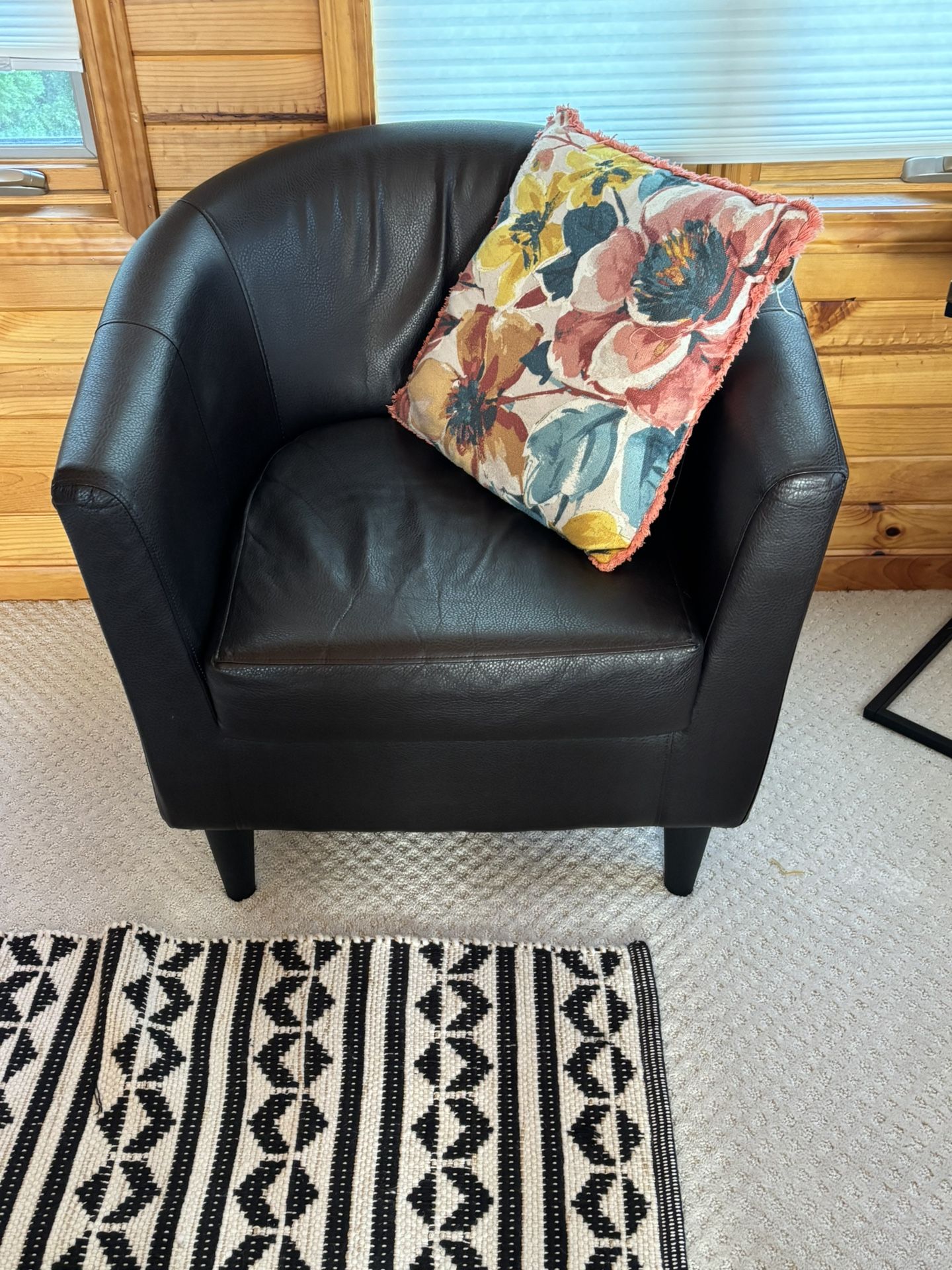 Accent chair