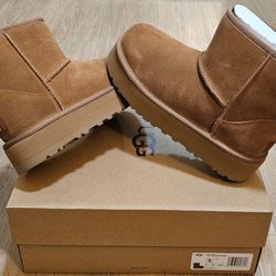 Classic Mini Platform UGG Boots Size 5 And 6 For Kids / Fits Size 7 And 8 For Women 
