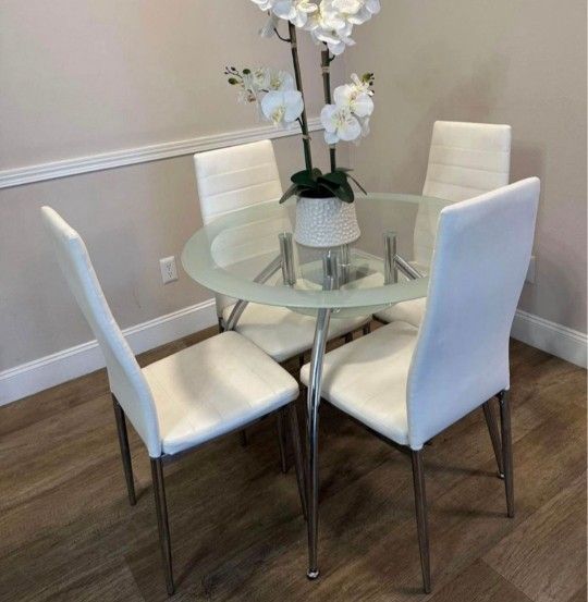 Juego de Comedor de Varios Colores / Dining Set in Various Colors (FAST DELIVERY)