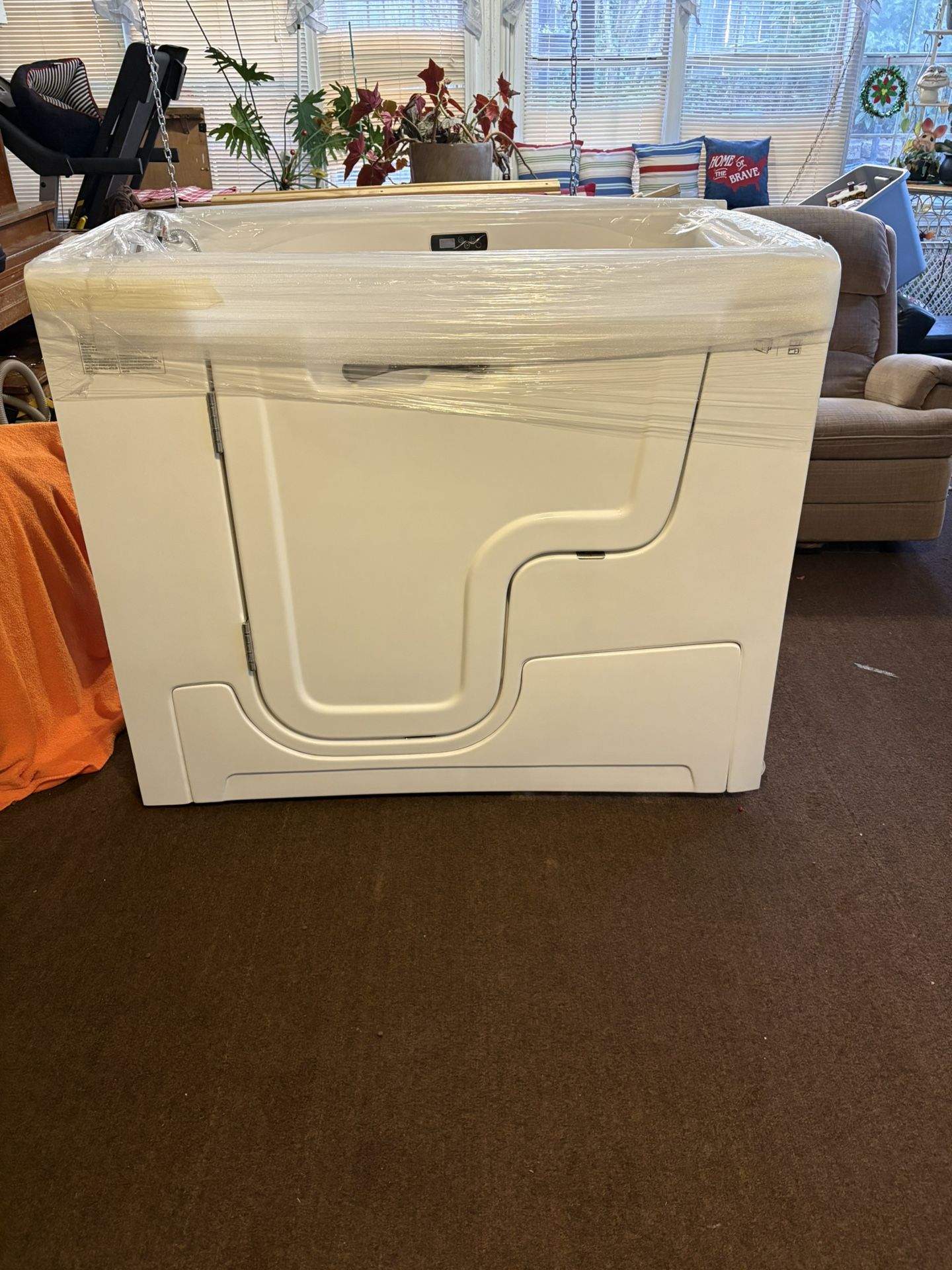 27” x 53” Walk In Tub ( Never Used) $2000 Obo