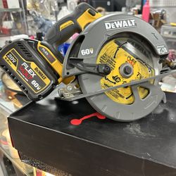 DeWalt Circular Saw With Battery And Bag