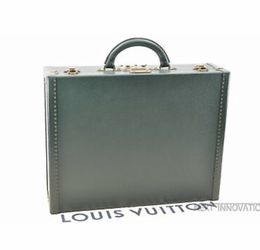 AUTH LOUIS VUITTON Epi GOLD HARD BRIEFCASE PRESIDENT CLASSEUR TRUNK BAG for  Sale in Chicago, IL - OfferUp