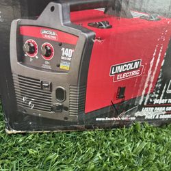 LINCOLN ELECTRIC Weld-Pak 140 Amp Mig and Flux Core Wire Feed ,115V. Aluminum Welder With Spool Gun .