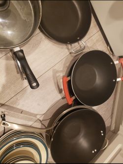 Selling lots of kitchen items, see all  Photos. Moving sale