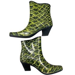 Just 4  Kicks Funky Lizard Skin Pattern Women’s Rain Boots - Size 9
