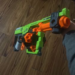 Nerf Zombiestrike Doominator (24 dart capacity)