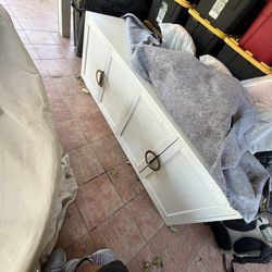 Nice tv stand/cabinets