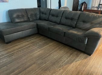 Great Condition 2 piece sectional with Chaise