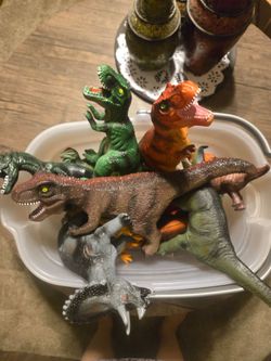 Plastic Dinosaur Figures Set
