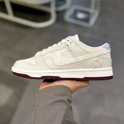 Nike Dunk Low “Valentine’s Day” (2026) (W) Sizes 6w / 6.5w / 7w / 7.5w / 8w / 8.5w / 9w IN HAND BRAND NEW