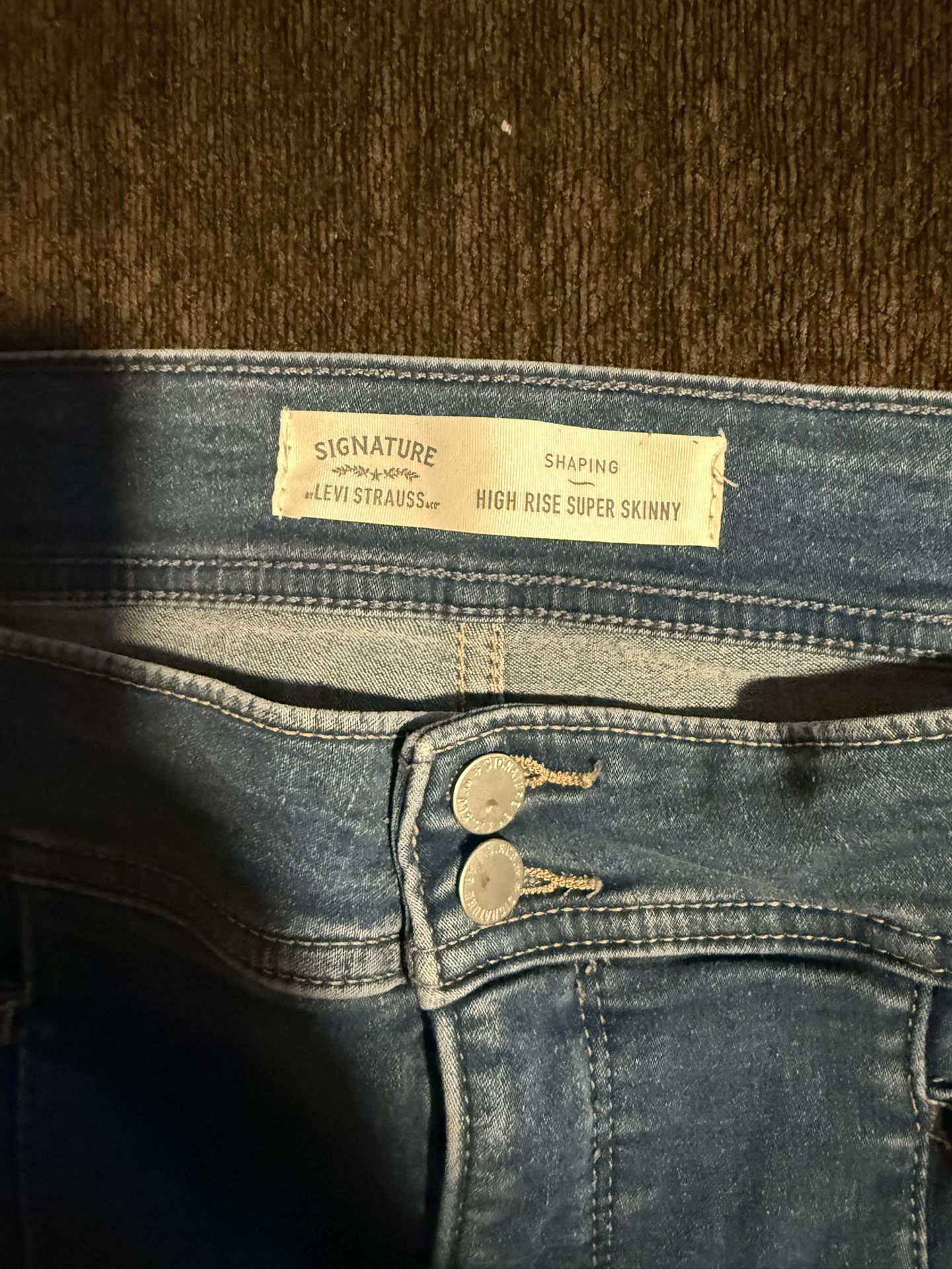 Levi’s Shaping Super High Rise Skinny Jeans – Size 16