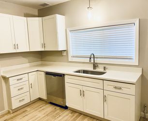 Cosmo White Lace Quartz Kitchen Countertop / Sink 