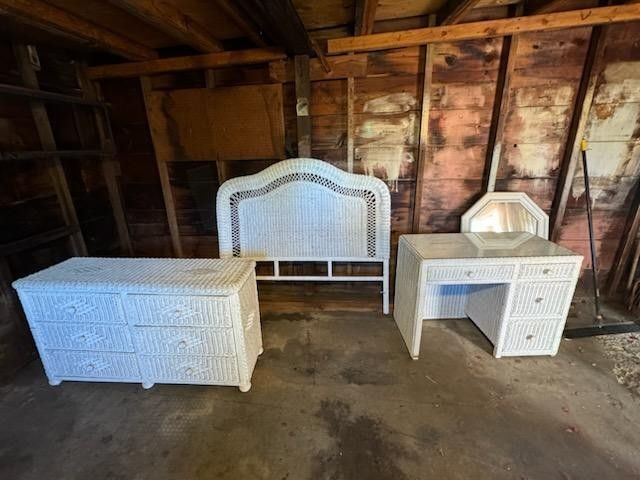 White Wicker Furniture Set