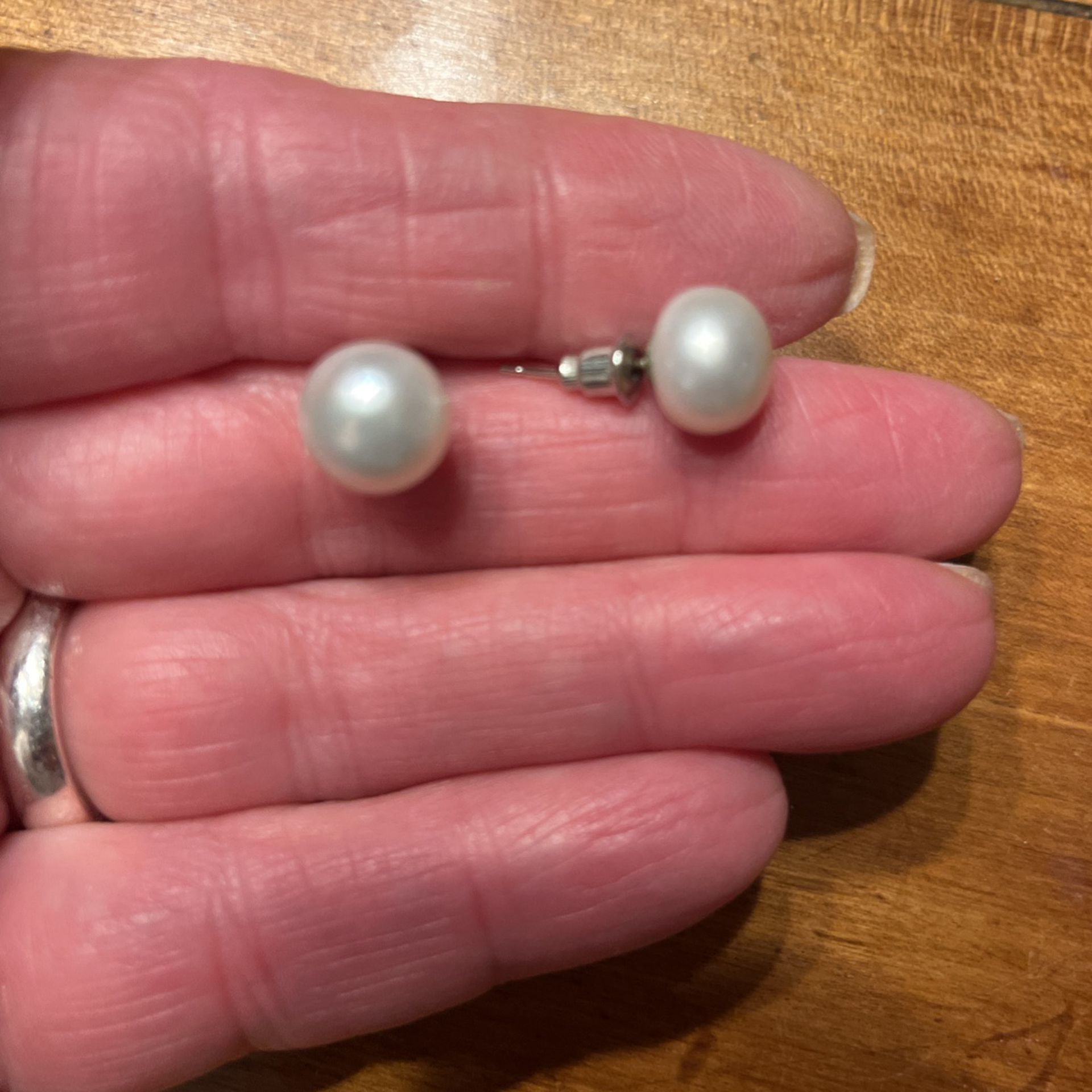 White Pearl Pierced Earring 