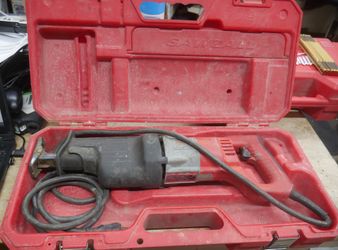 MILWAUKEE SAWZALL 6520-21 CORDED WITH CASE 880601-1