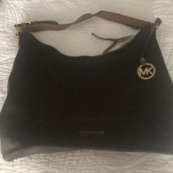 Michael Kors Zipped Shoulder Bag
