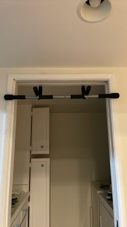 door pull up bar