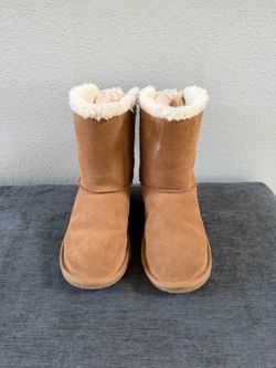 Girl Ugg boots