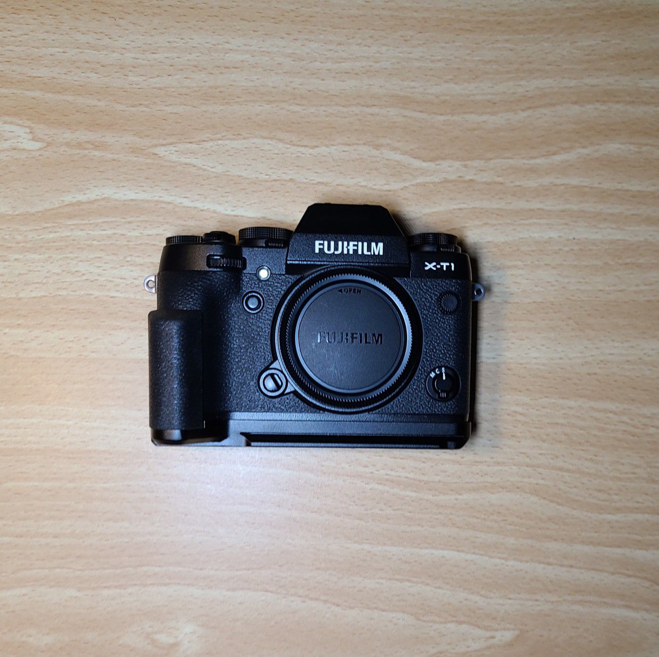 Fujifilm X-T1 with hand grip