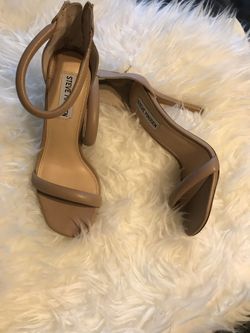 Steve Madden Nude heels 6.5