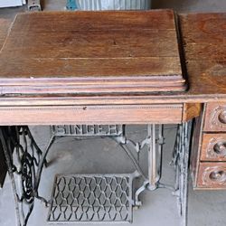 Antique Sewing Machine 