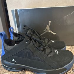 MICHAEL JORDAN SHOES FOR MAN SIZE 12 IN GREAT CONDITION 