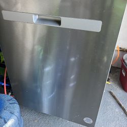 Whirlpool Built-In Dishwasher – Stainless Interior