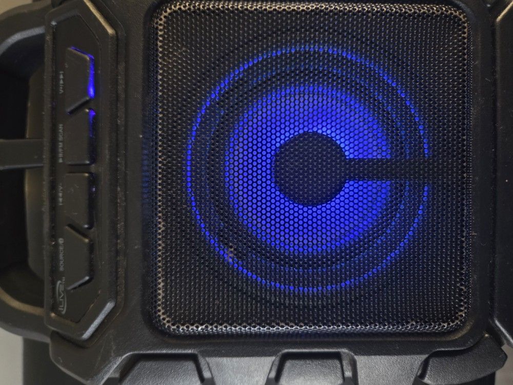 LIVE / Wireless Tailgate Speaker