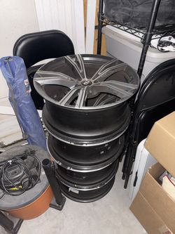 BMW 330i 19” OEM Wheels – Set of 4 (1 Cracked)