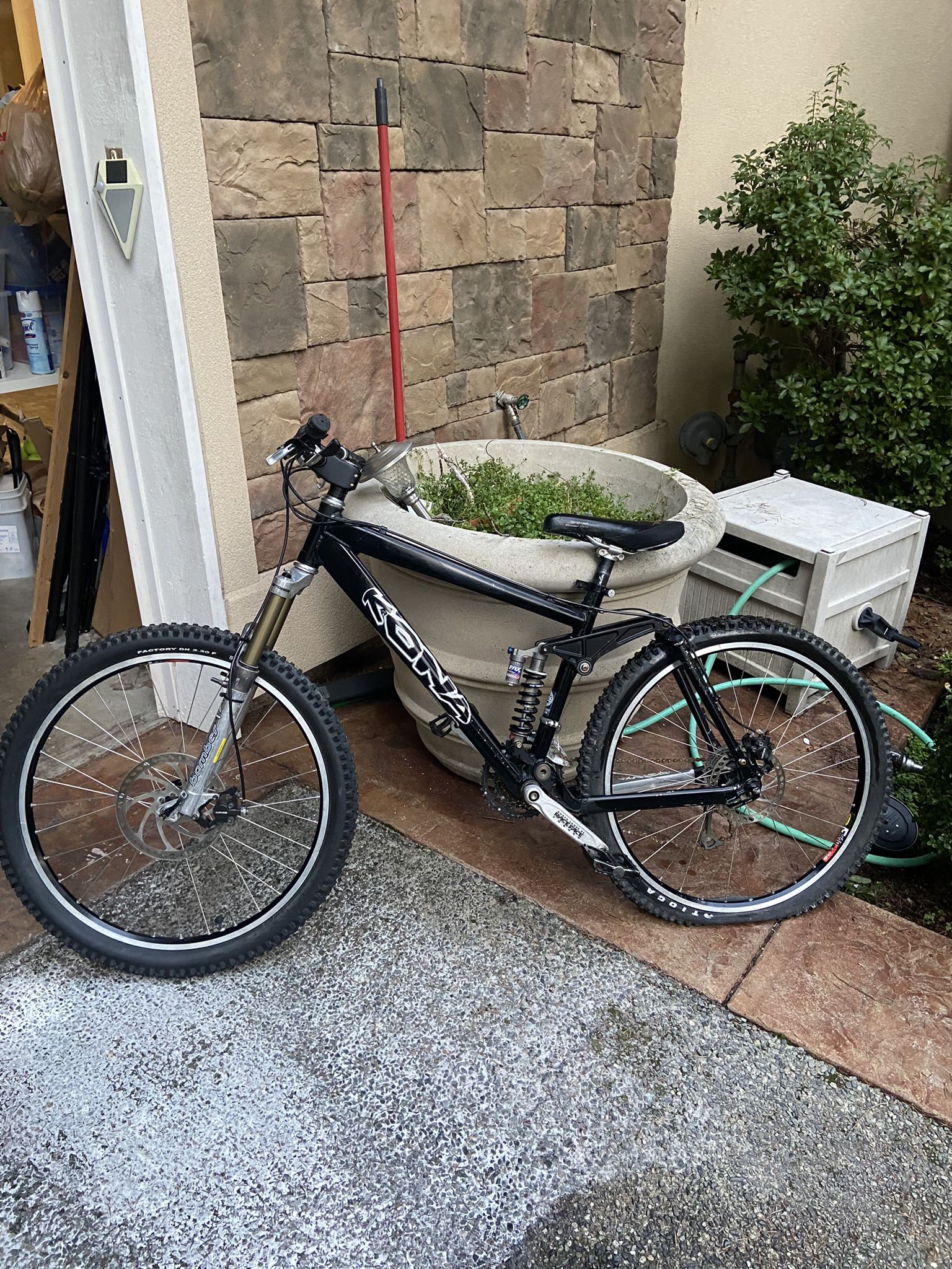Kona Stinky Full Suspension Downhill Mountain bike