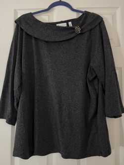 Women The sweater has a loose fit.