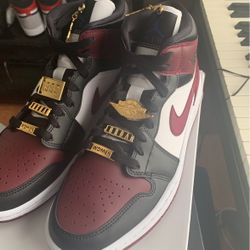 Air Jordan 1 Mid Beetroot