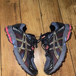 Woman’s Shoes Size 8