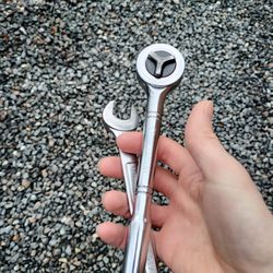 Craftsman 943797 1/2 Ratchet And 11/16 Combination Wrench.