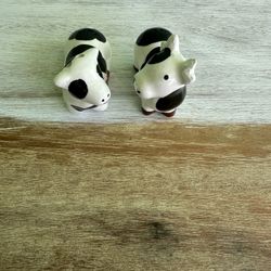Vintage Ceramic Cow Salt And Pepper Shakers