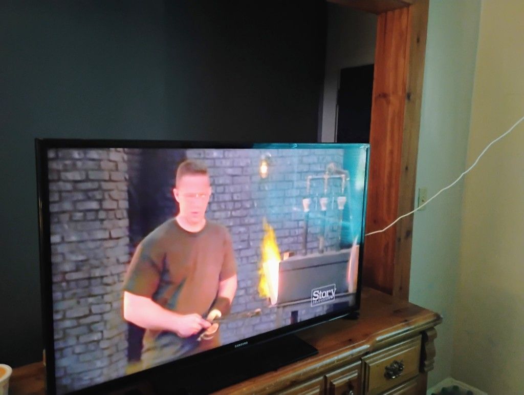 46" Samsung TV 1080P