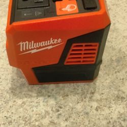 Milwaukee Top Off  M18 Off-grid Battery Inverter Kit DC To 120v  