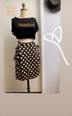 Polka dot black Peach skirt, no brand