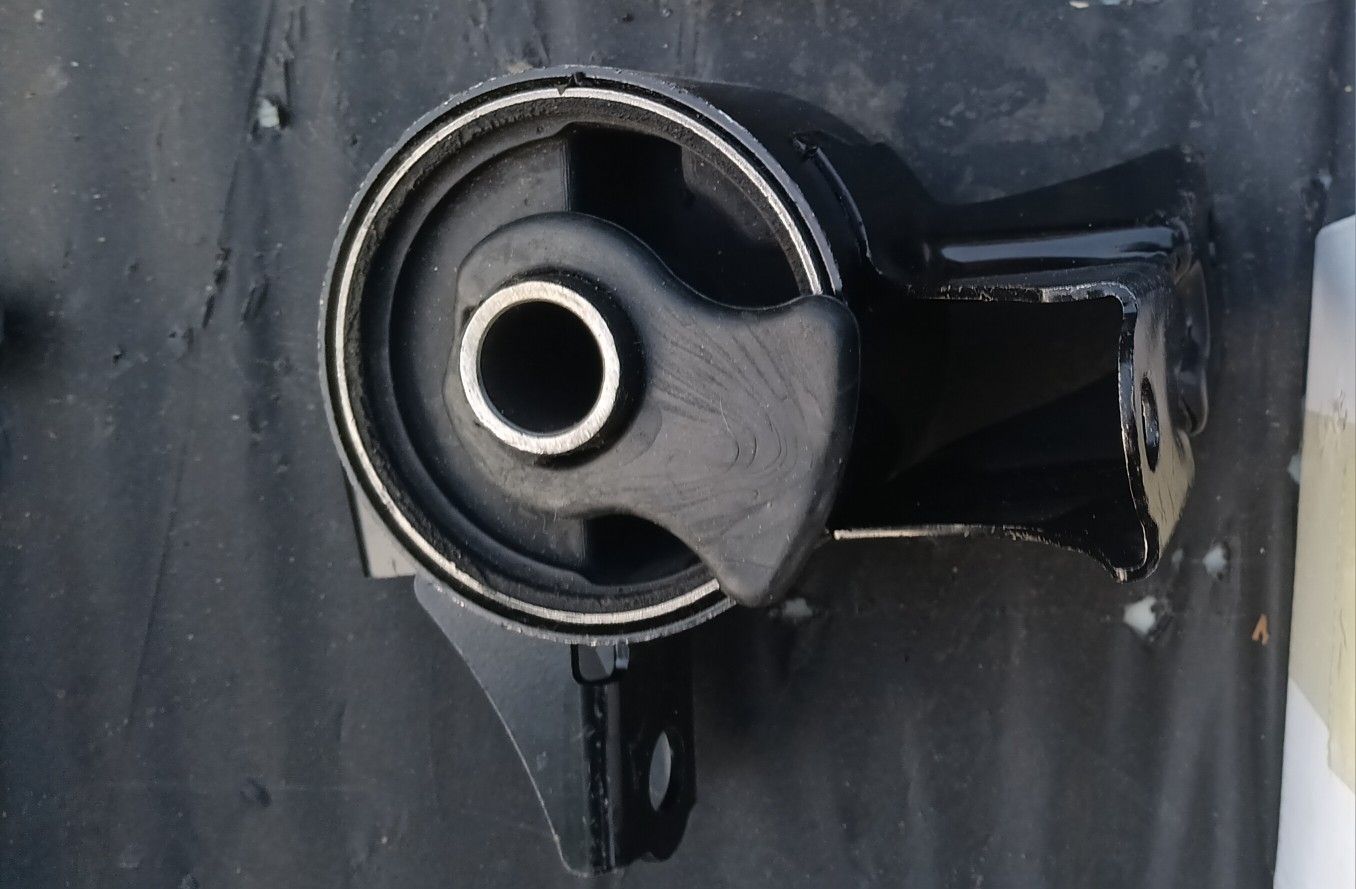 Automotive Parts And Accessories  Motor Mount Honda