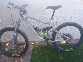 GIANT (MAESTRO FLOATING PIVOT SUSPENSION)