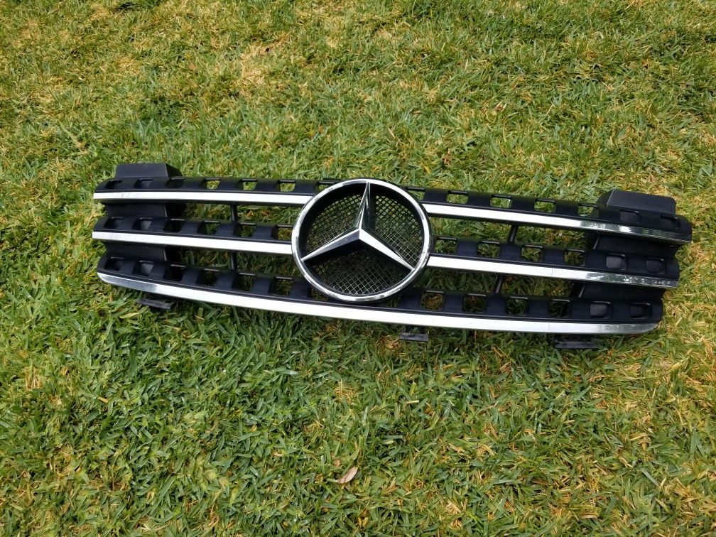 ML350 Mercedes Benz front Grill