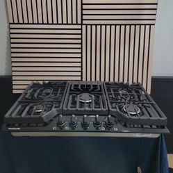 New Frigidaire Gas Cooktop 5 Burners – Never Used