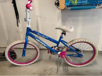 Girls huffy bike.