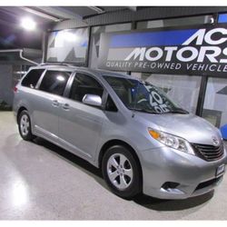 Toyota Sienna LE Minivan