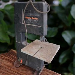 Black & Decker 7-1/2" Power Band Saw