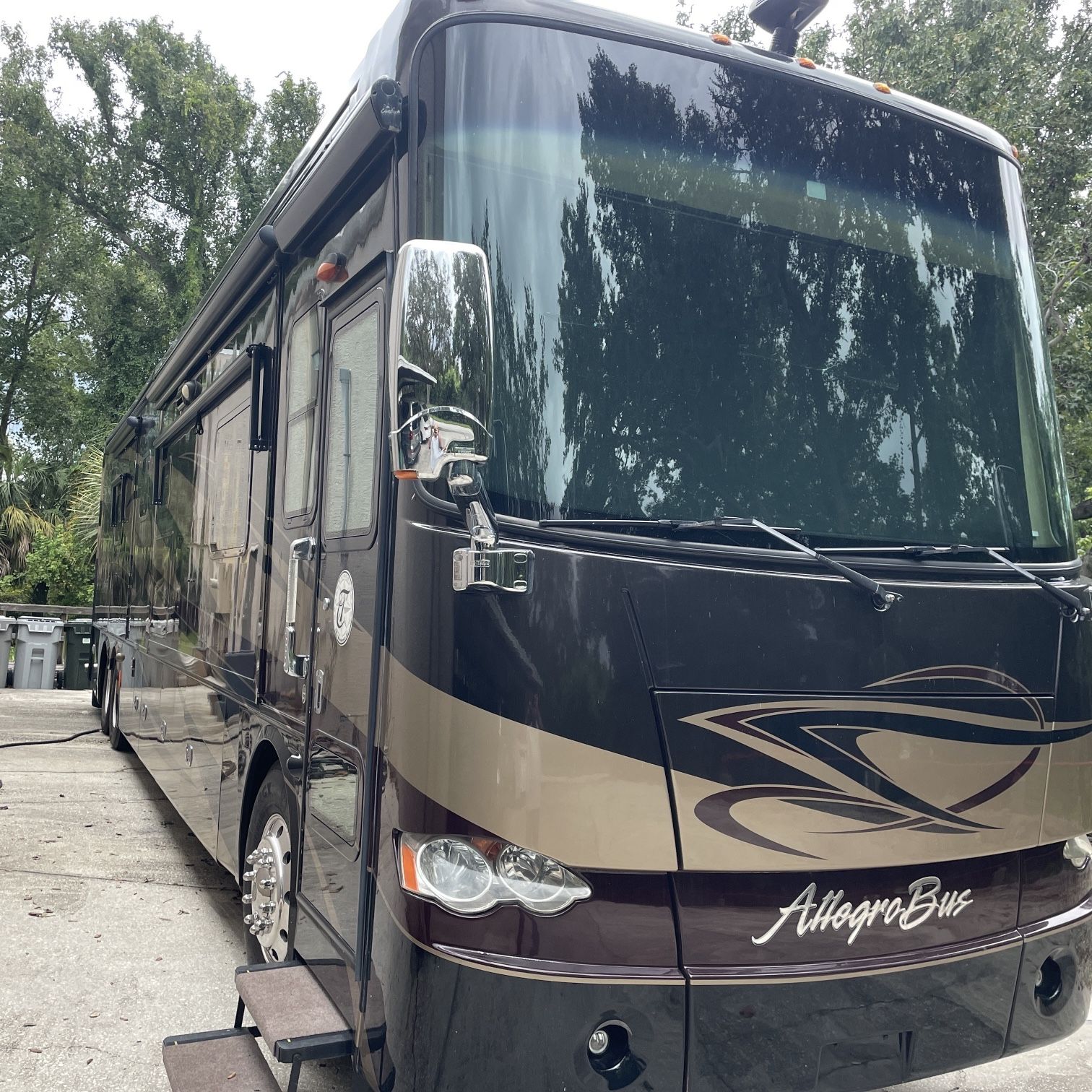 2012 Tiffin Motorhomes Allegro Bus