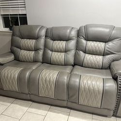 Bob’s Furniture Leather Power Recliner Sofa And Loveseat For Sale