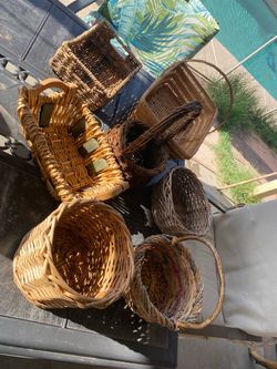 Lot of wicker baskets