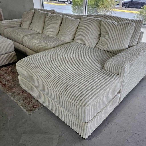 AP🎉Lindyn 3-Piece Sectional with Chaise// Delivery & Financing